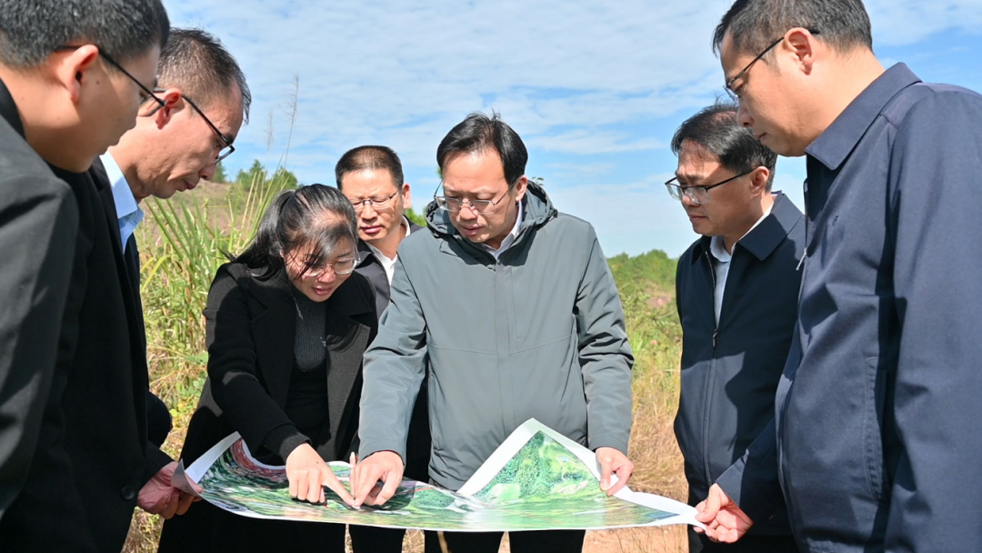 曾平深入氟盐新材料产业基地、高排乡调研